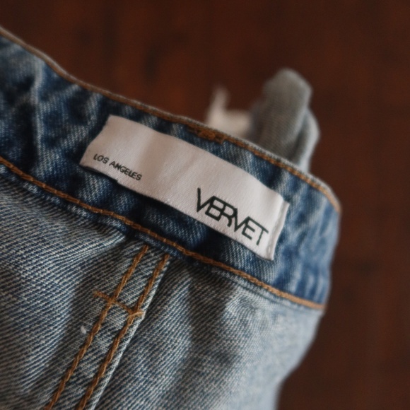 Vervet Light-Wash Denim Shorts  Mid-Length, High-Rise Size 28 - Picture 3 of 3